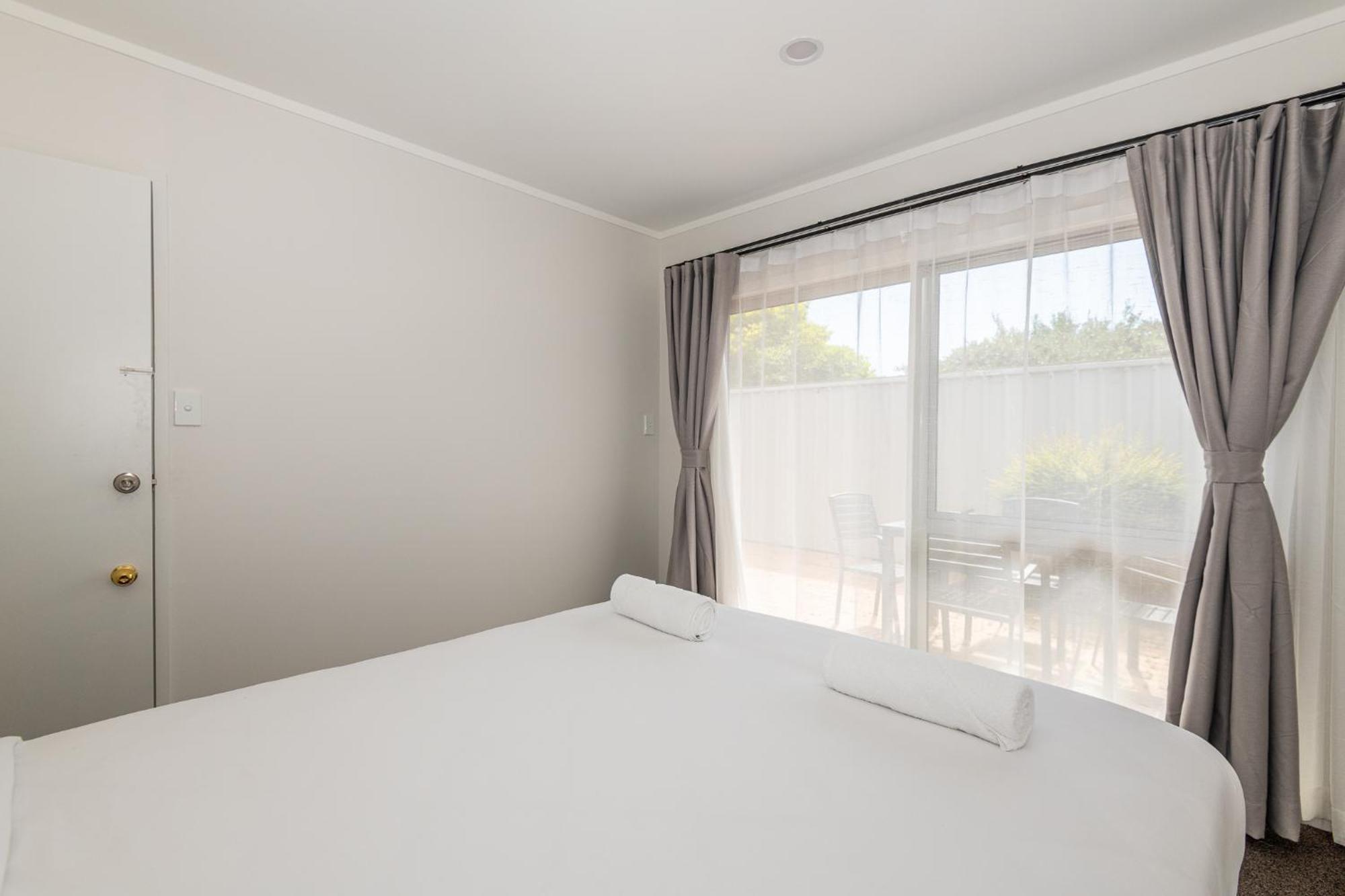 Aurora City Suites Motel Роторуа Екстериор снимка