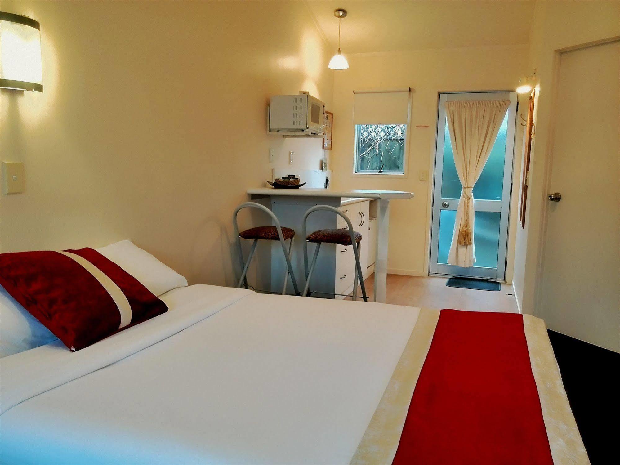 Aurora City Suites Motel Роторуа Екстериор снимка